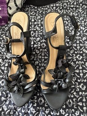 Women’s Black Floral T-Strap Heeled Sandals